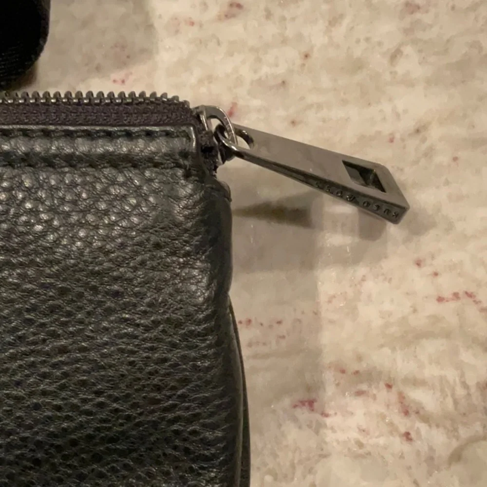Hugo BOSS Black Magma 💯 leather Bag. Unisex